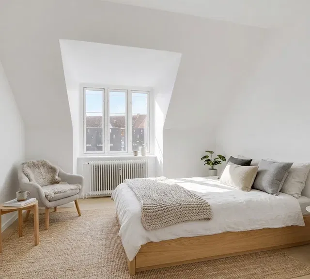 apartment Lys 2-værelses med skrå vægge og kig til byens tage – 43 m2