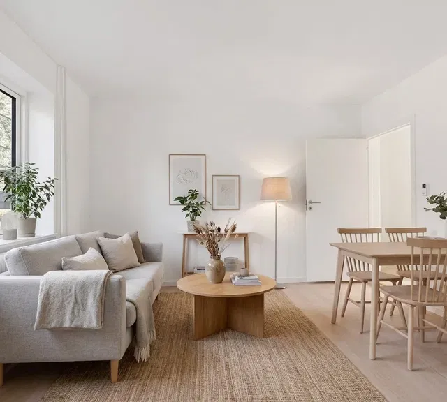apartment Lys og indretningsvenlig 2-værelses på 50 m2 med stilrent køkken og parkering – delevenlig og seniorvenlig
