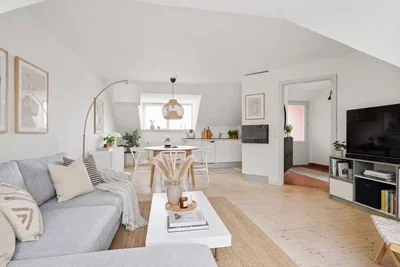 Lys og rummelig 4-værelses med charmerende skråvægge, fransk altan og moderne bekvemmeligheder – 94 m2 - Agtrupvej, Kolding - 3