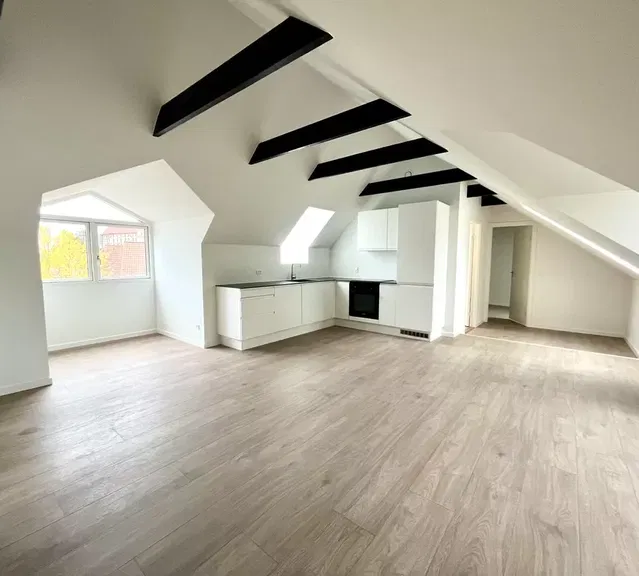 apartment Nyrenoveret 2-værelses taglejlighed på 86 m2 med stor tagterrasse, parkering og husdyr tilladt