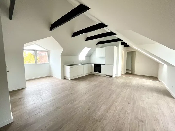Nyrenoveret 2-værelses taglejlighed på 86 m2 med stor tagterrasse, parkering og husdyr tilladt - Hospitalsgade, Kolding - 0