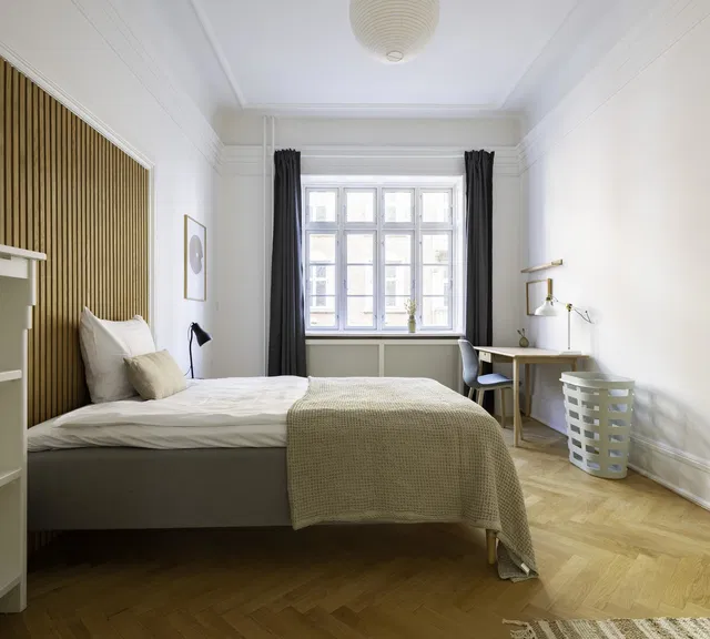 room Enkeltværelse i rummelig lejlighed ved Esplanaden
