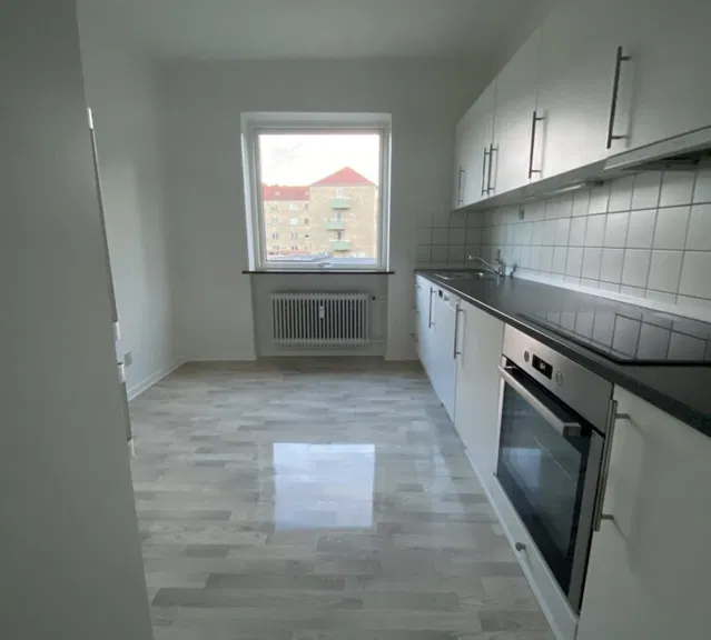 apartment Rummelig 2-værelses lejlighed med elevator