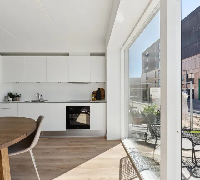 apartment Lys 3-værelses bolig med altan