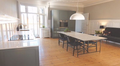 Herskabelig, møbleret lejlighed med to altaner - Classensgade, København Ø - 2