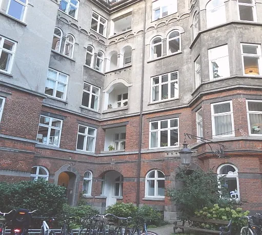 apartment Elegant, Furnished Apartment with Two Balconies