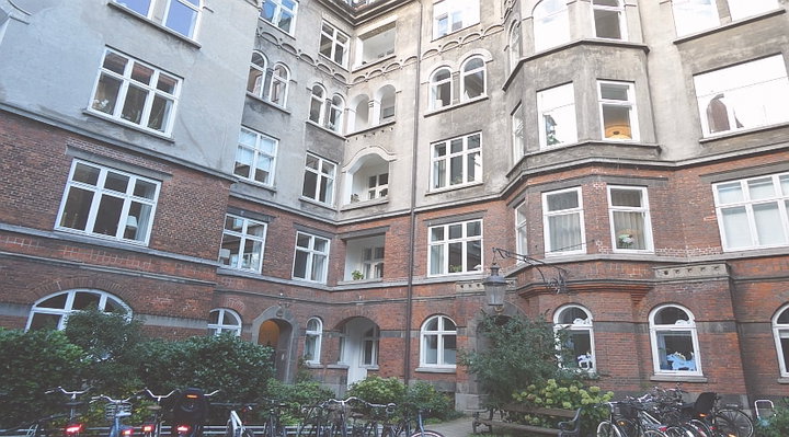 Herskabelig, møbleret lejlighed med to altaner - Classensgade, København Ø - 0