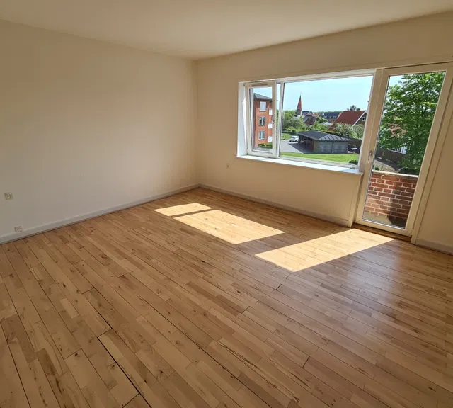 apartment Hyggelig 2 værelses lejlighed med parkering & altan.