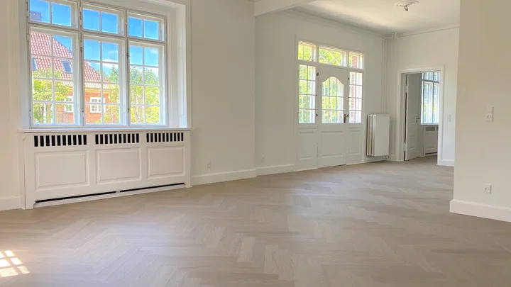 Lys villalejlighed med altaner og egen parkeringsplads - Vestagervej, København Ø - 0