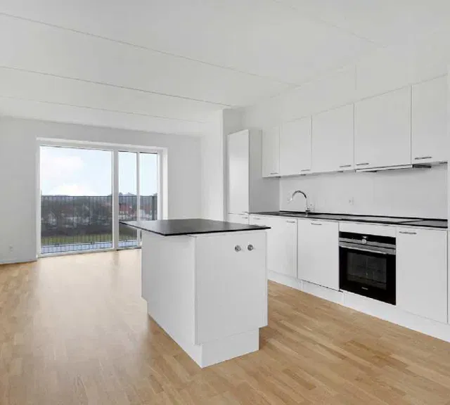 apartment Strandparken 1 - Dejlig 3-værelses lejlighed med egen altan ved vandet