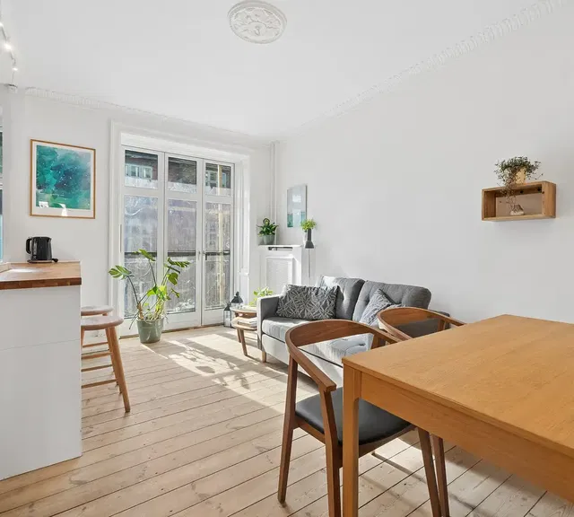 apartment Møbleret og skøn 2-værelses med sydvendt og dejlig altan
