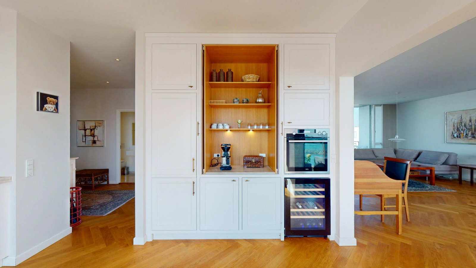 Visual presentation of the listing