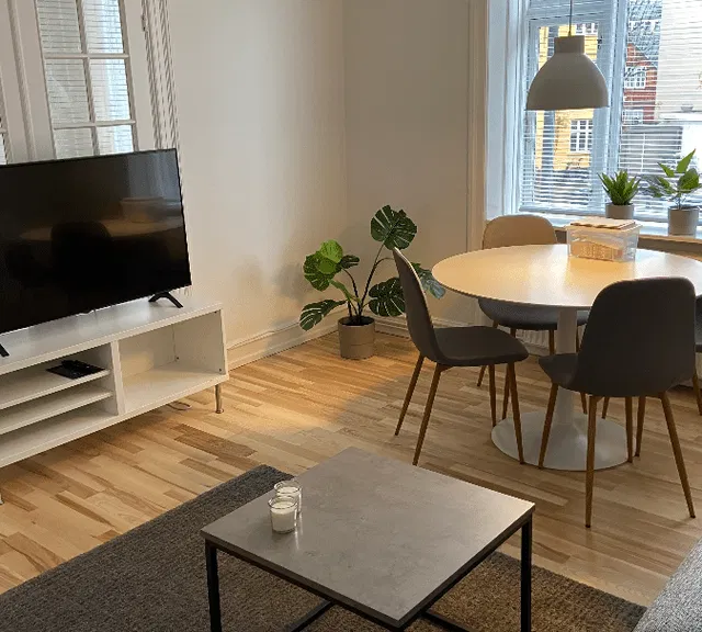 apartment Rummelig og fuldt møbleret 3-værelses lejlighed med 2 soveværelser på Nørrebro – ledig fra 3. november – lejeperiode op til 1 år