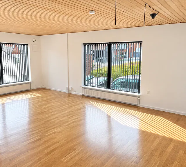 apartment 3-VÆRELSES LEJLIGHED UDLEJES