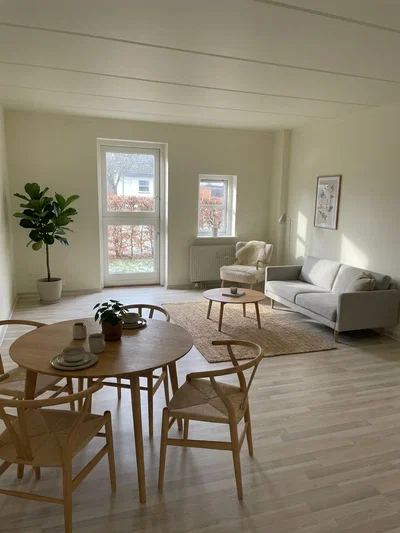 Lys 2-værelses i to plan med terrasse og parkering – tæt på indkøb og busforbindelser - Møllebo Allé, Fredericia - 2