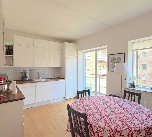 apartment Bright 4-room home with two balconies in Vesterbro