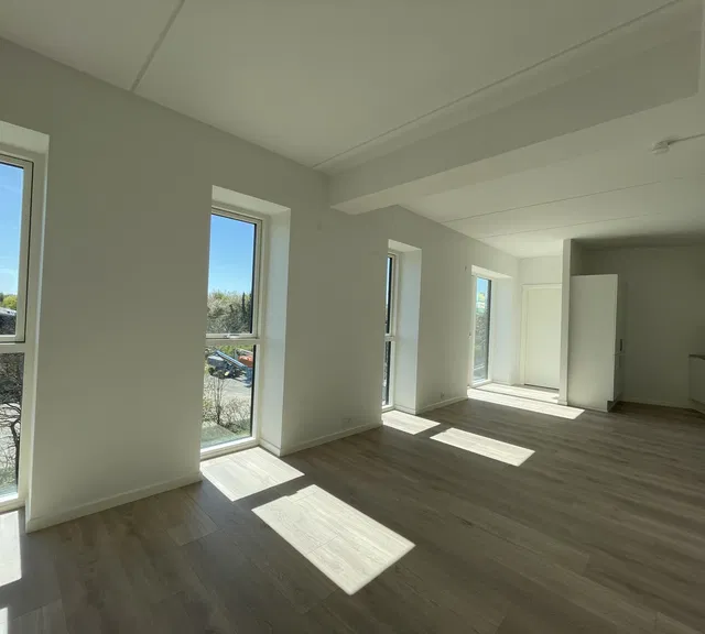 apartment Indbydende 3-værelses med altan på 2. sal