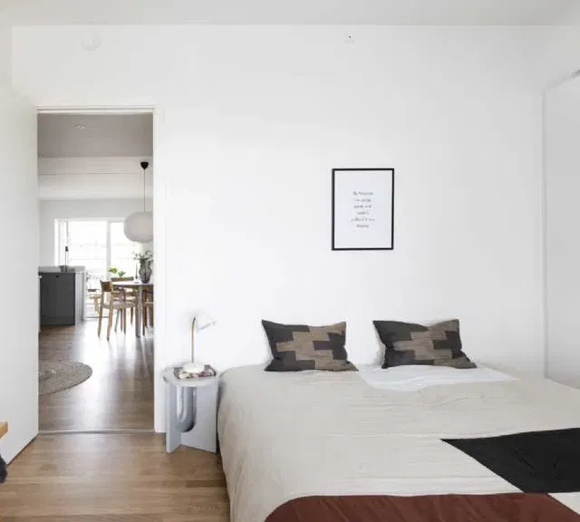 apartment Lovely and spacious 4-room home with all major appliances, two toilets and a large balcony!
