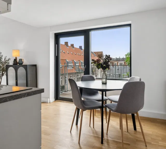 apartment Bright 2-Room Apartment with Balcony near Søndermarken