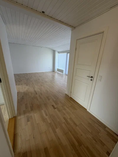 Lyst 3-værelses hus på 84 m2 med terrasse, parkering og husdyr tilladt - Tørholmsvej, Hjørring - 3