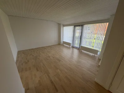 Lyst 3-værelses hus på 84 m2 med terrasse, parkering og husdyr tilladt - Tørholmsvej, Hjørring - 1