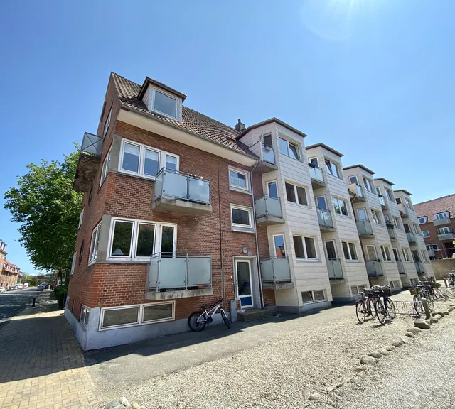apartment Lys og indbydende lejlighed med altan i Odense C