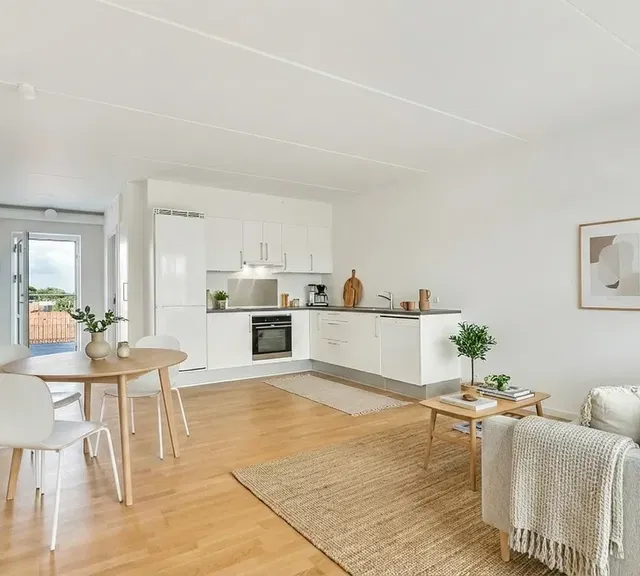 apartment Lys 3- værelses på 84 m2 med svalegang, walk-inn og elevator - parkering ved døren