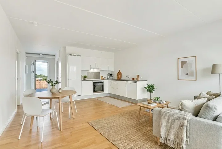 Lys 3- værelses på 84 m2 med svalegang, walk-inn og elevator - parkering ved døren - Lind Hovedgade, Herning - 0