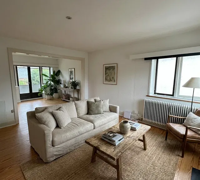 apartment Lys 2-værelses på 79 m2 med overdækket altan, parkering og moderne køkken