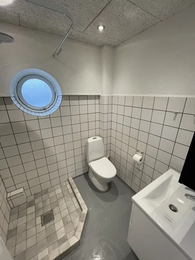 Lys 2-værelses på 79 m2 med overdækket altan, parkering og moderne køkken - Østerbrogade, Kolding - 1