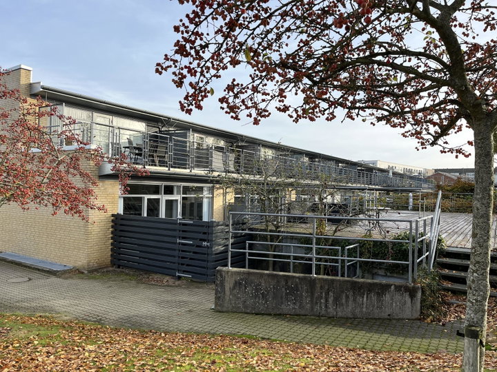 Lys 2-værelses lejlighed med privat tagterrasse - Engtoften, Viby J - 0