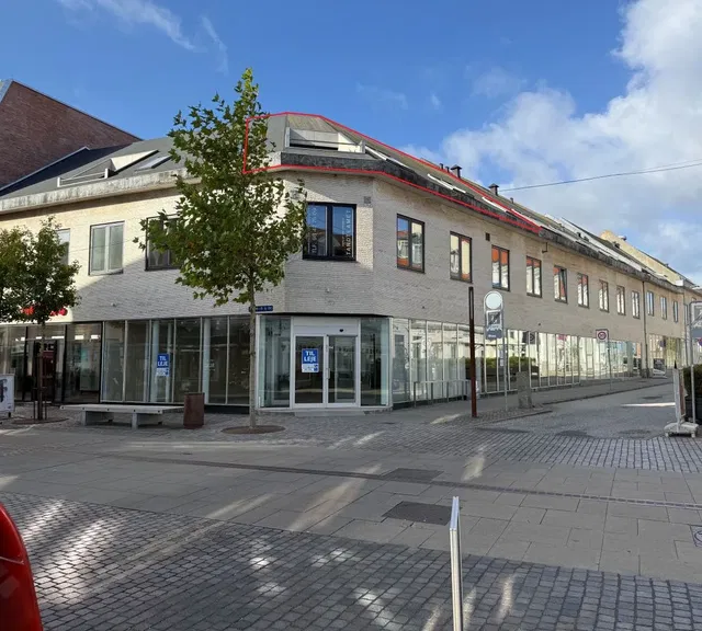 apartment Renoveret 3-værelses lejlighed med altan og elevator
