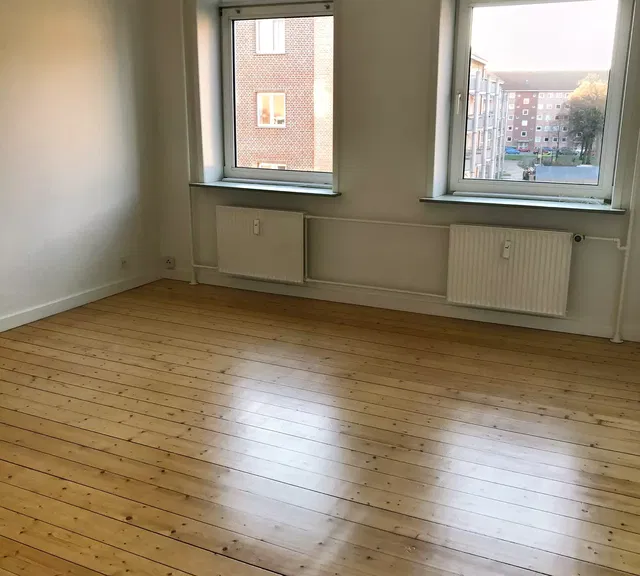 apartment Lys 2-værelses med altan og plankegulve – 52 m2 i klassisk ejendom