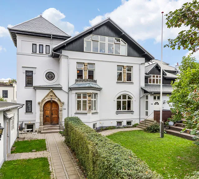 apartment Rummelig lejlighed med klassiske detaljer i Valby