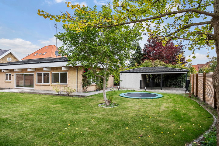 Lys villa i ét plan med tre værelser og grøn have - Peder Lykkes Vej, København S - 0