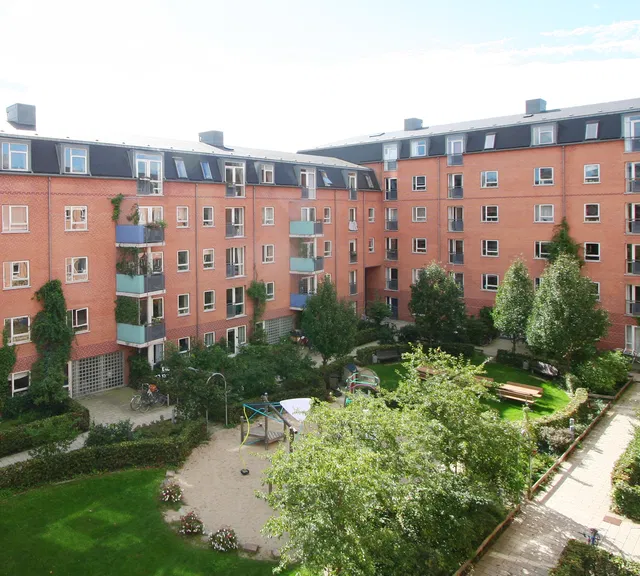 apartment Lys 2-værelses lejlighed med altan