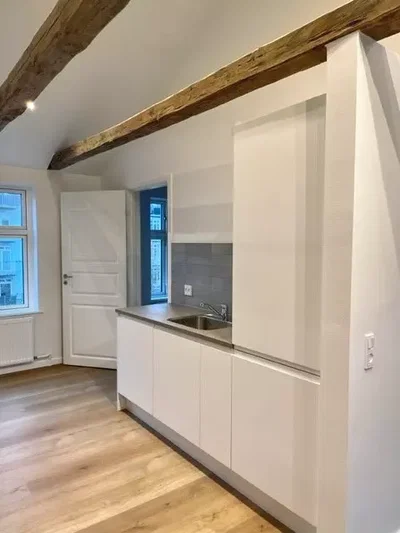 Bright 3-room attic apartment with exposed beams and modern kitchen – 50 m² - Dalgasgade, Aalborg - 1