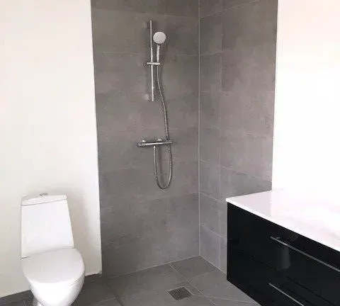 townhouse Rummeligt rækkehus med terrasse i Hvidovre