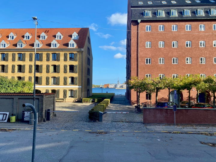 Lejlighed med skønt vandkig fra stuerne – billede 2