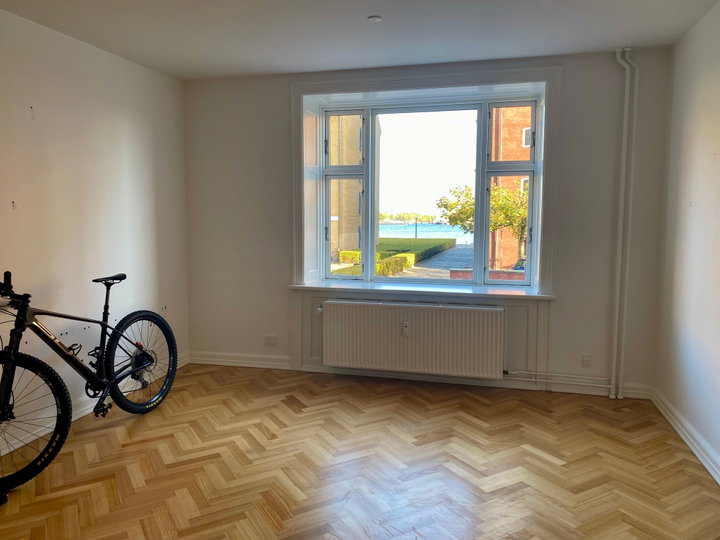 Skønt vandkig fra de to sammenhængende stuer - Toldbodgade, København K - 0