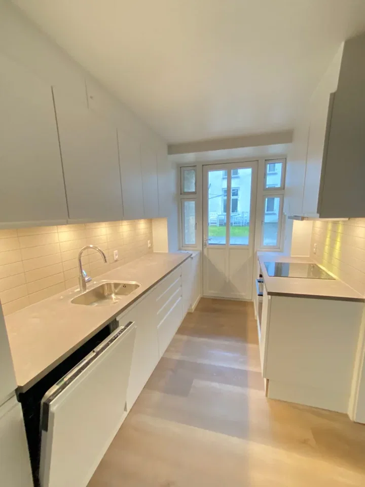 Lys kælderbolig med plads til tre beboere - Holbergsgade, Aalborg - 0