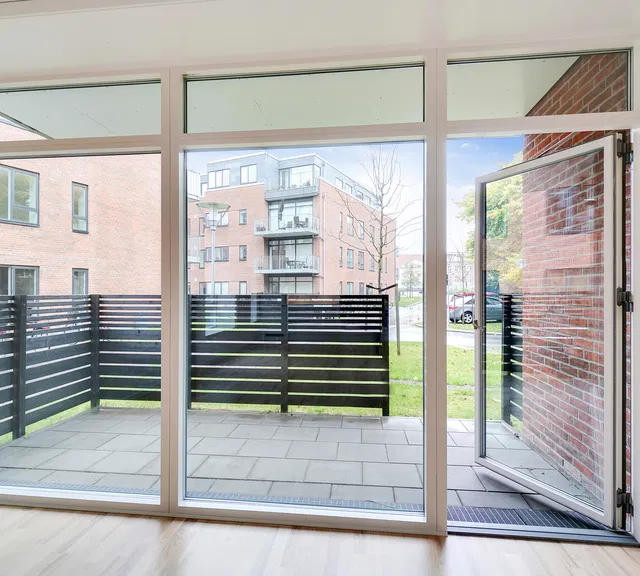apartment Bright Rental Home with Balcony or Terrace