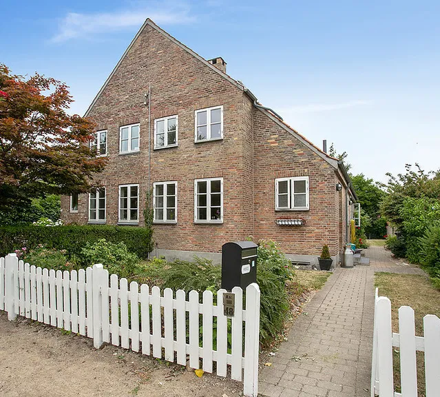 house Charming semi-detached house with garden in Vanløse – 112 m²
