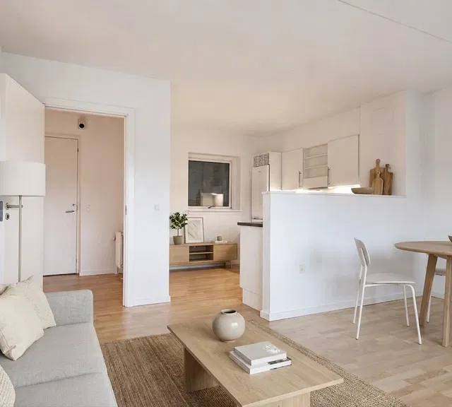 apartment Lys 2-værelses på 68 m2 med åbent køkken, elevator og fransk altan