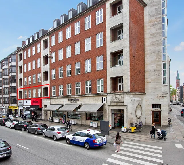 apartment Attractive 5-room apartment with several balconies