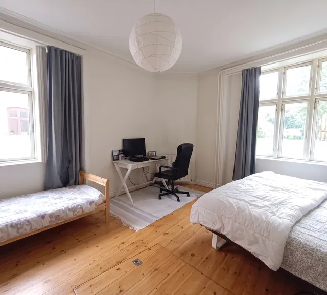 room Fully furnished, bright and very spacious (26sqm)room in Frederiksberg.