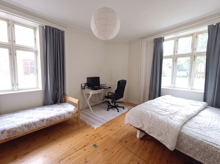 Fully furnished, bright and very spacious (26sqm)room in Frederiksberg. - Bispeengen, Frederiksberg - 0