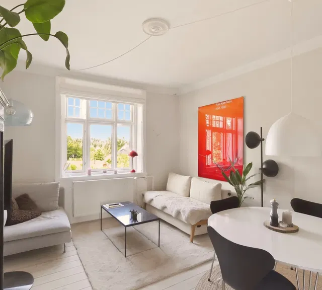 apartment Apartment in Hellerup with Decorative Plasterwork and Light Plank Floors
