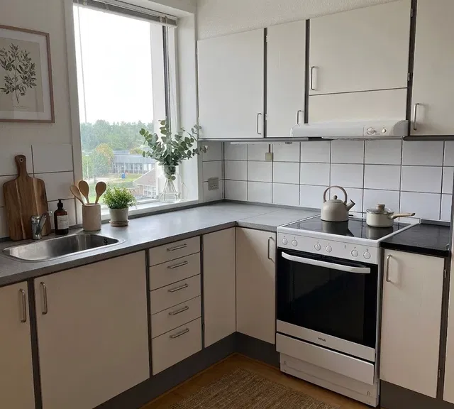 apartment Lys 3-værelses på 82 m2 med indglasset altan og grønt kig