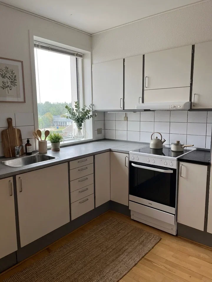 Lys 3-værelses på 82 m2 med indglasset altan og grønt kig - Engparken, Karup J - 0